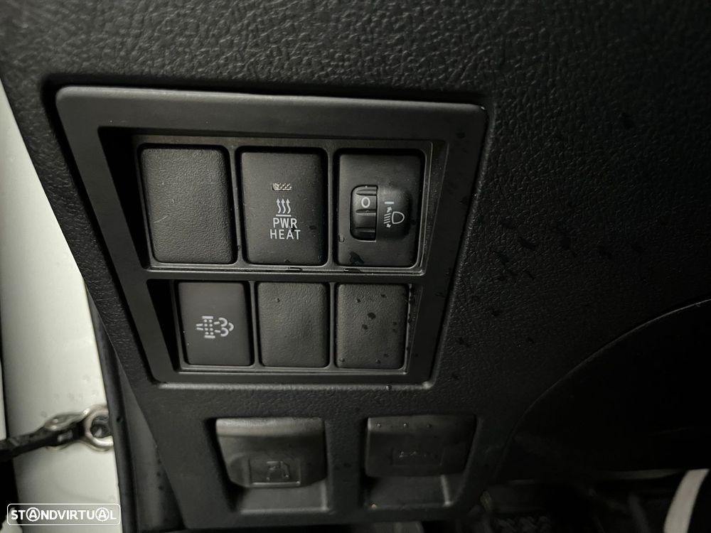 Toyota Hilux 2.4 D-4D 4WD CD Tracker S CA - 25