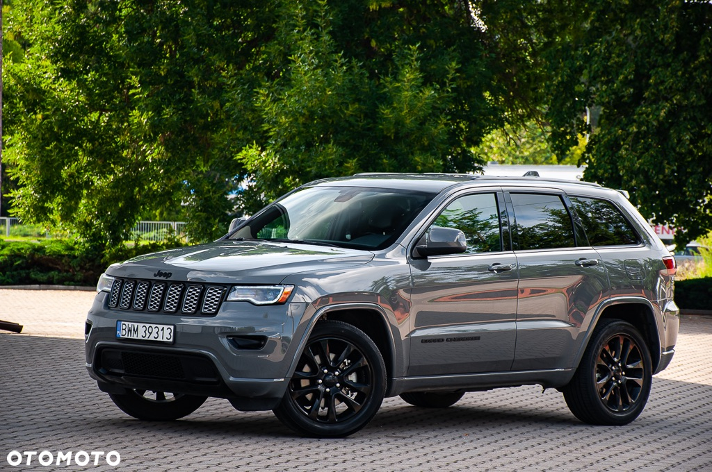 Jeep Grand Cherokee - 16