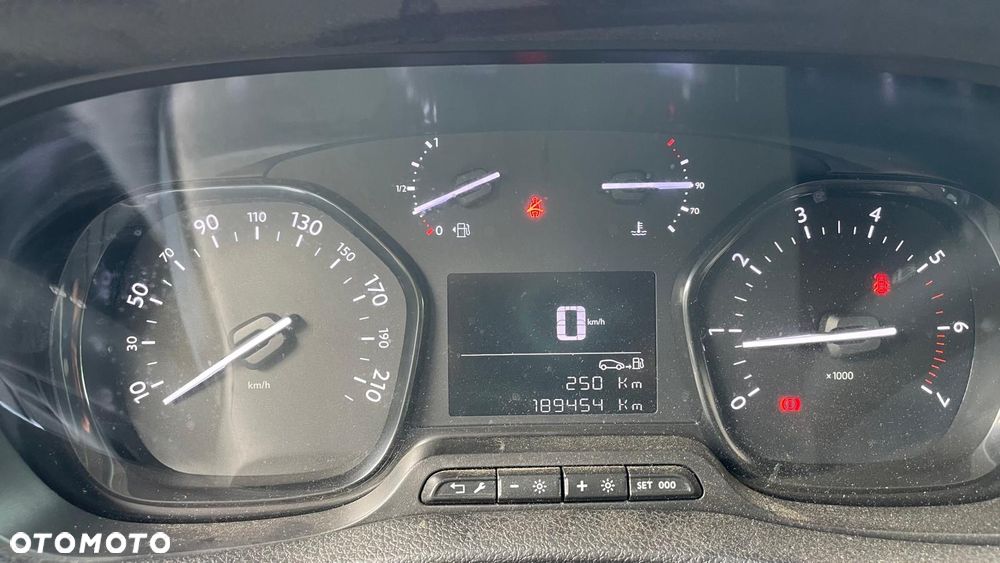Opel Vivaro - 17