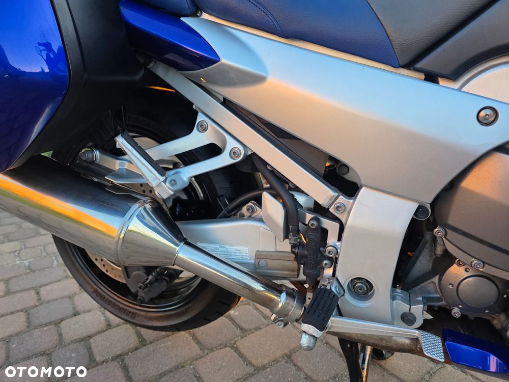 Yamaha FJR - 27