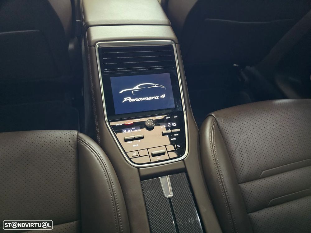 Porsche Panamera 4 E-Hybrid - 38
