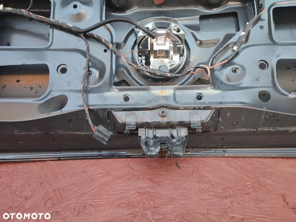 BMW E81 / E87LCI / E87 ORYGINALNA KLAPA BAGAŻNIKA TYŁ W KOLORZE SCHWARZ 2 668 O NR.  41 62 7 133 898 / 41 62 4 391 291 OEM - 36