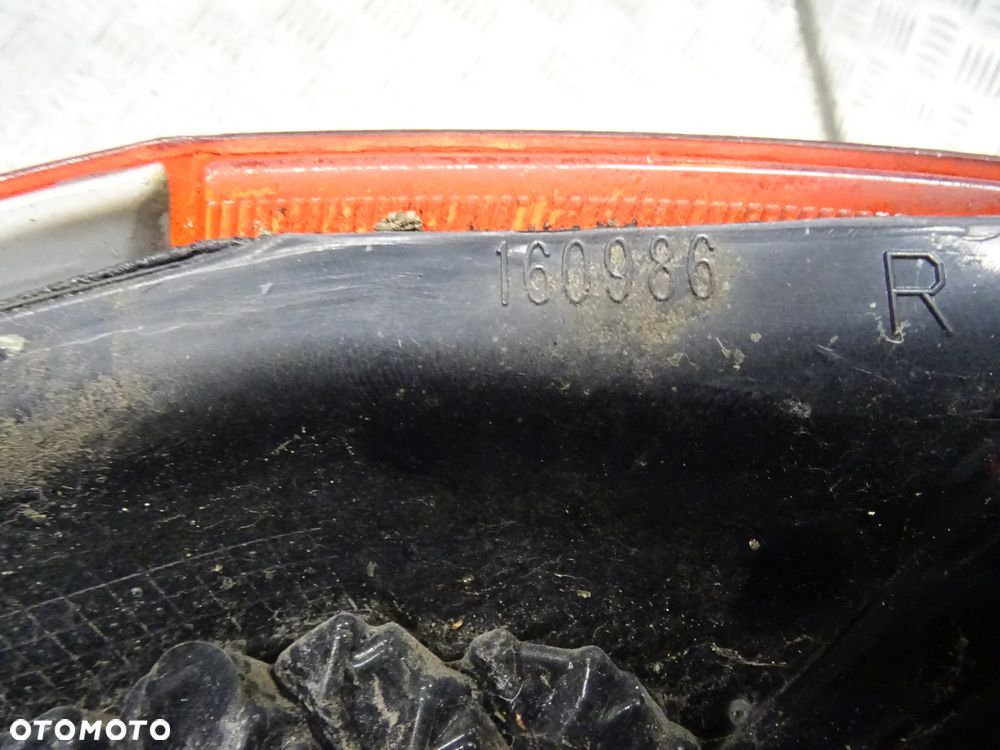 VOLVO XC70 01-07 2.5T 210KM  LAMPA TYŁ TYLNA PRAWA LEWA - 11