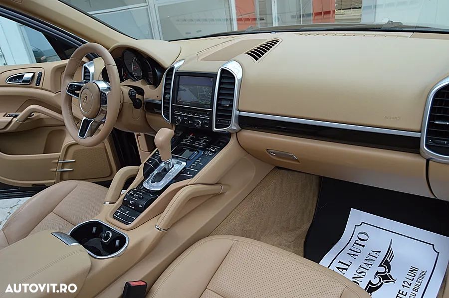 Porsche Cayenne 3.0 L - 12