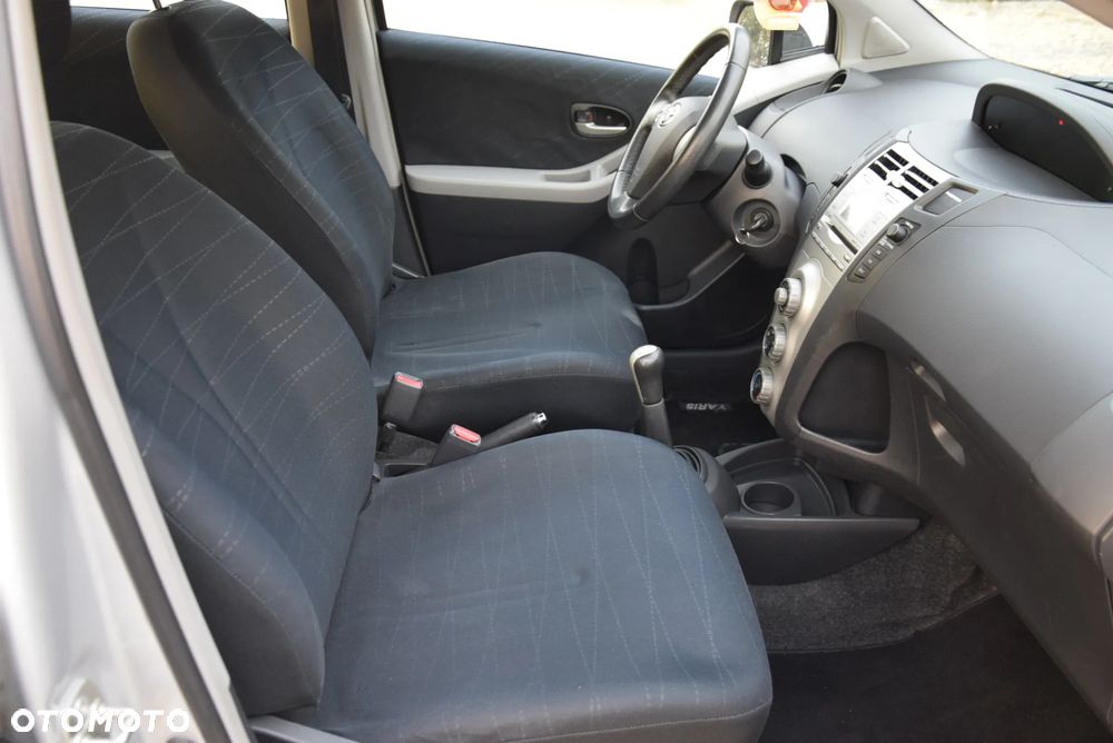 Toyota Yaris - 25