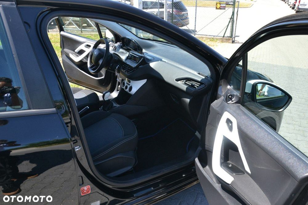 Peugeot 208 - 16