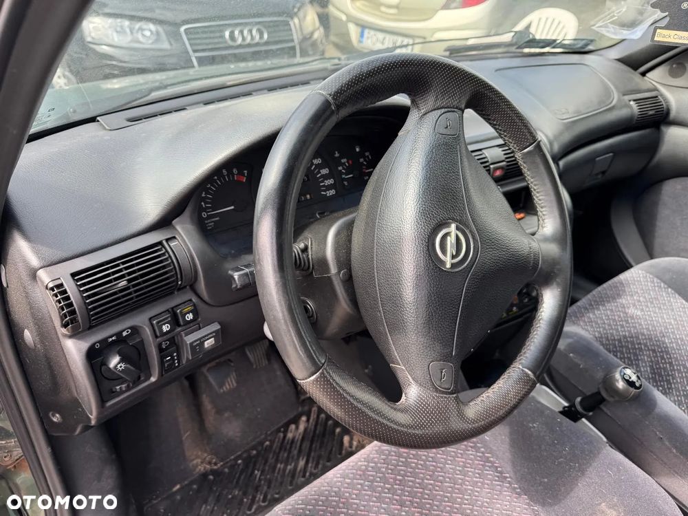 Opel Astra 1997 poj. 1.6 benzyna 75 KM - NA CZĘŚCI - 18
