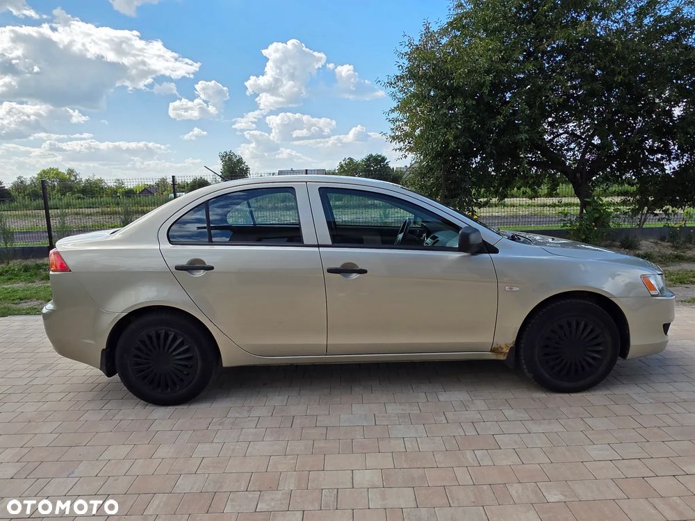 Mitsubishi Lancer 1.5 Inform - 9