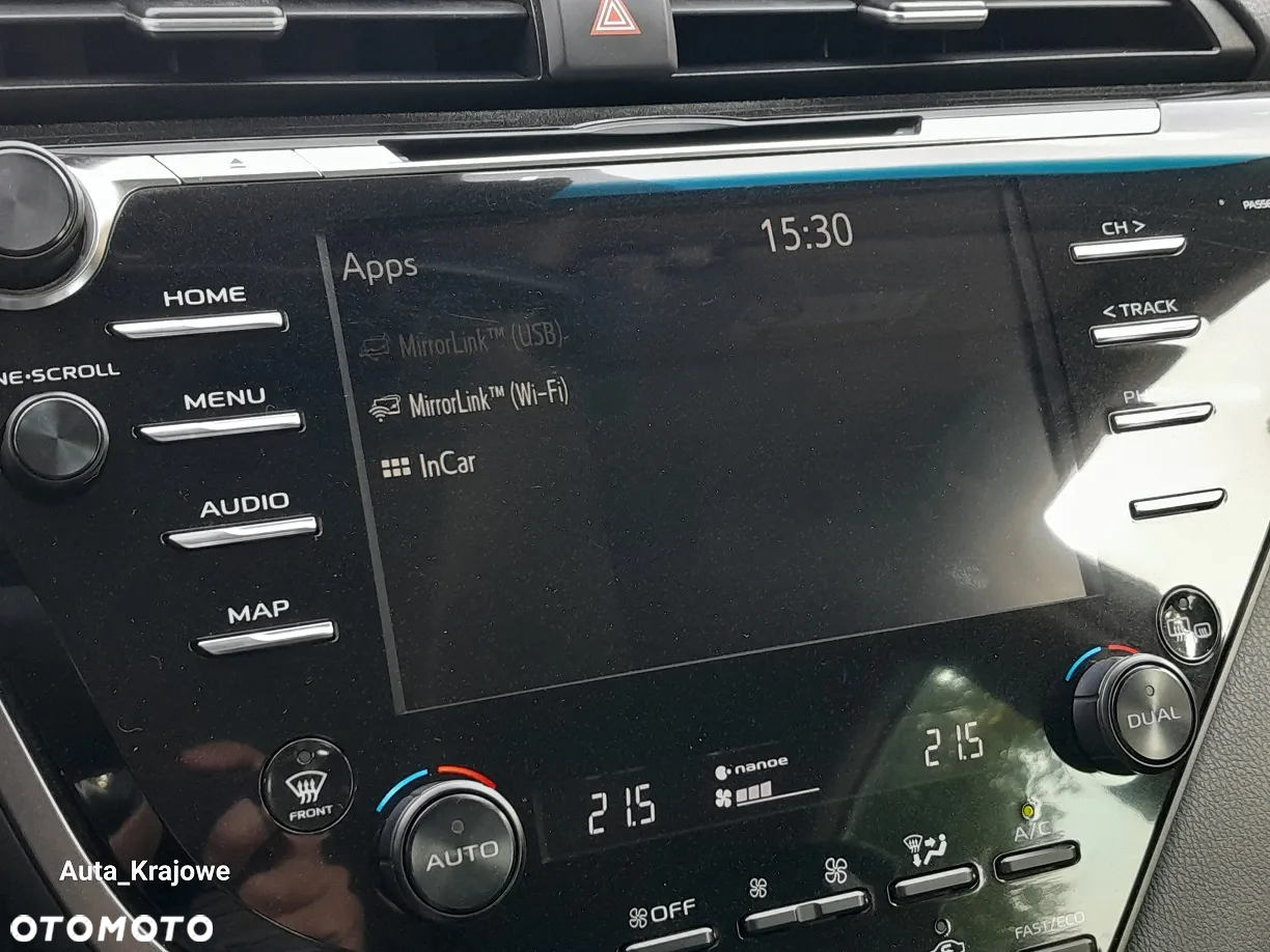 Toyota Camry 2.5 Hybrid Executive CVT - 17
