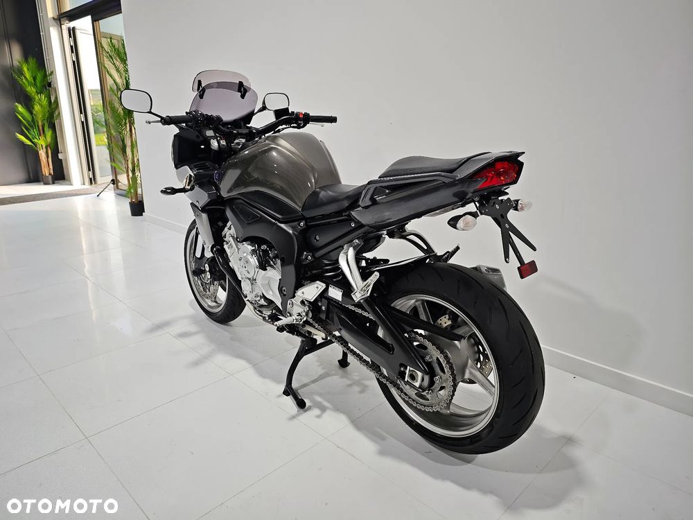 Yamaha FZ - 12