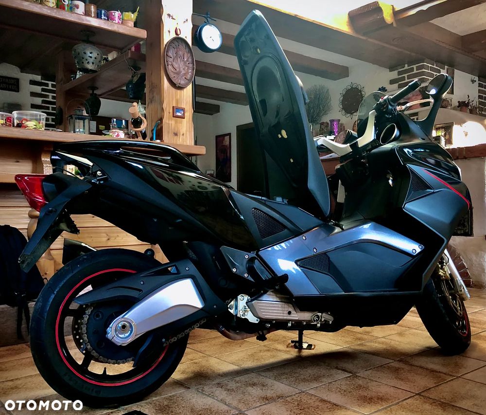 Aprilia SRV 850 - 5