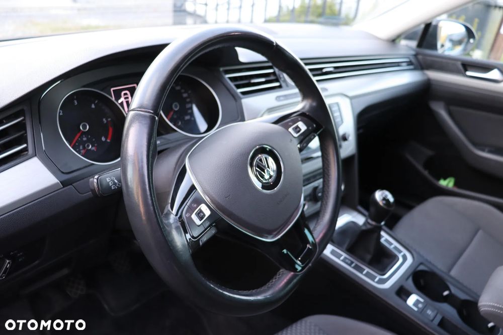 Volkswagen Passat - 15