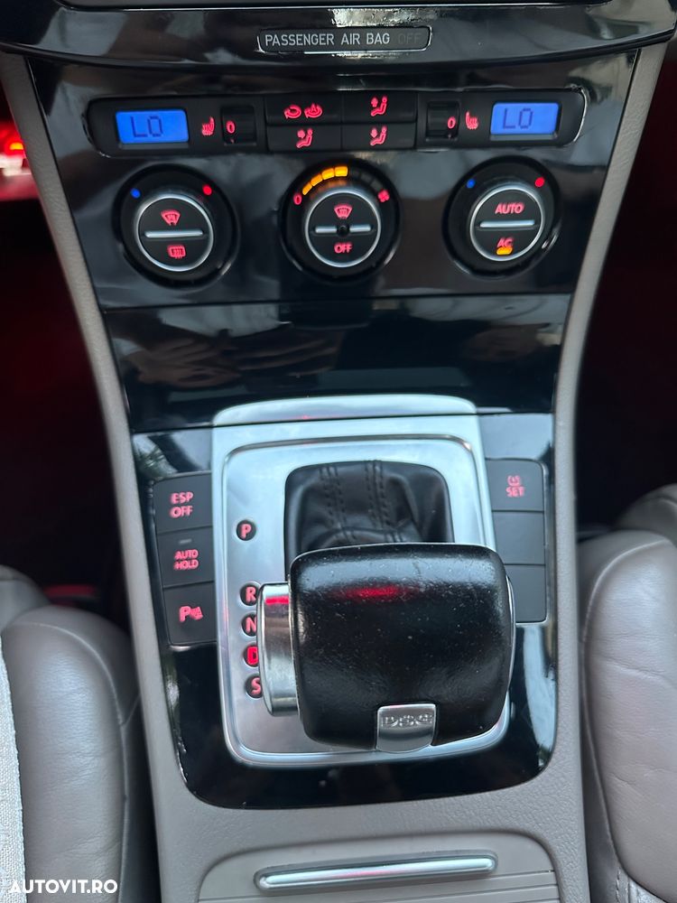 Volkswagen Passat 2.0TDI Sportline DPF DSG - 11