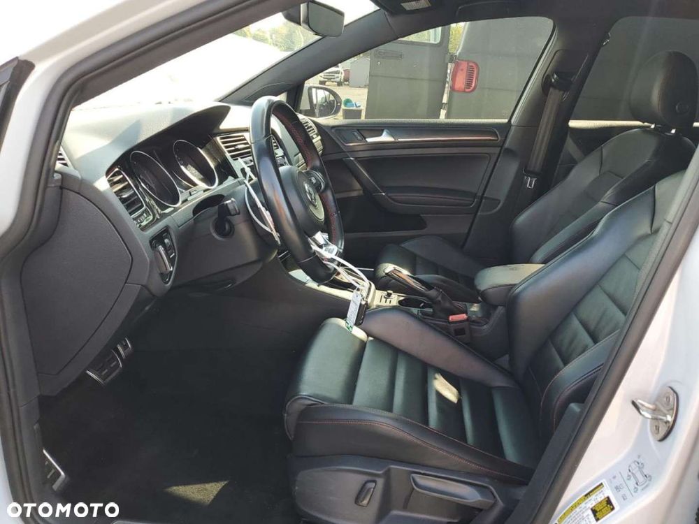 Volkswagen Golf - 8