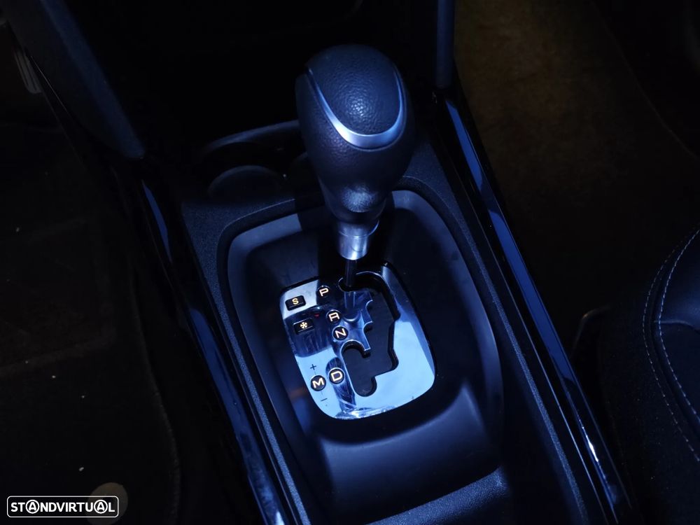 Peugeot 2008 1.2 PureTech Allure EAT6 - 21