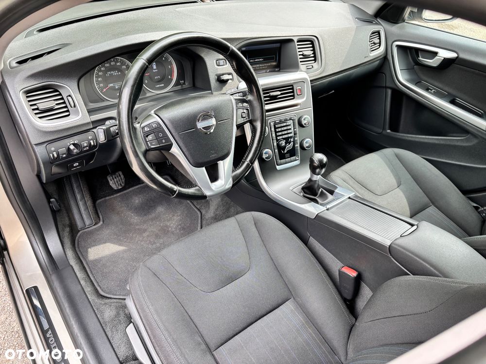 Volvo V60 D3 Momentum - 17