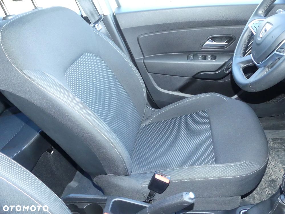 Dacia Duster 1.6 SCe Laureate S&S - 31