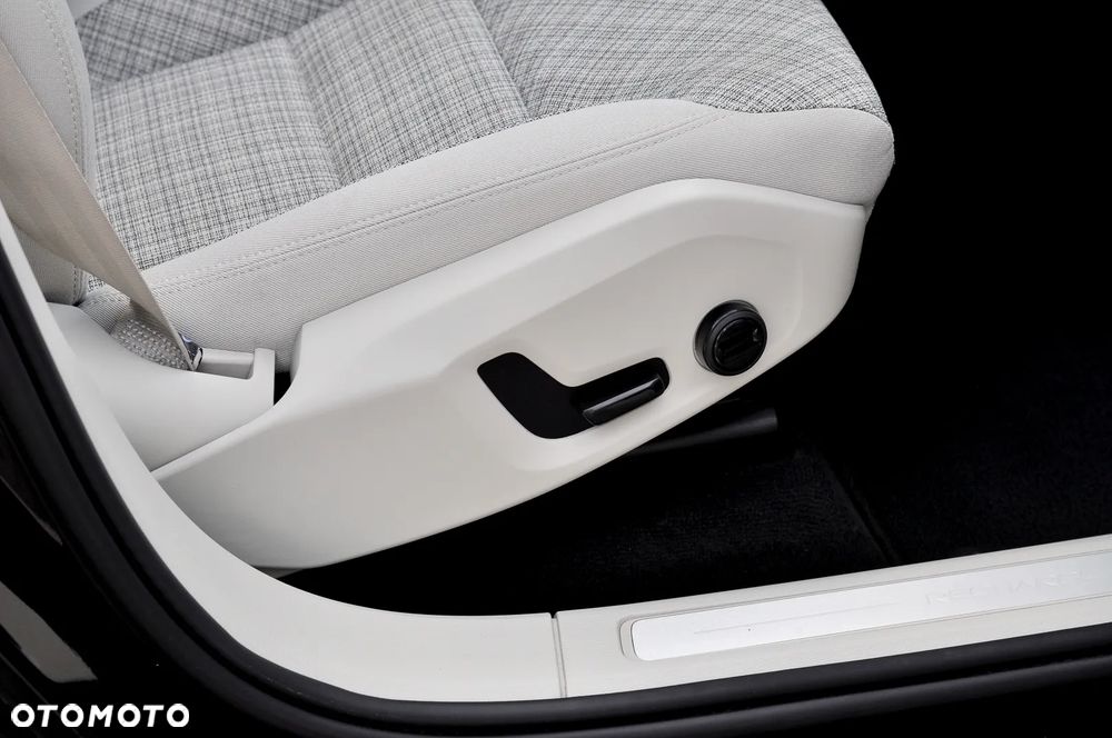 Volvo XC 60 T6 Plug-In Hybrid AWD Core - 29