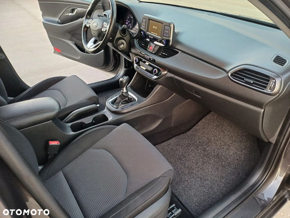 Hyundai i30 blue Kombi 1.4 - 21