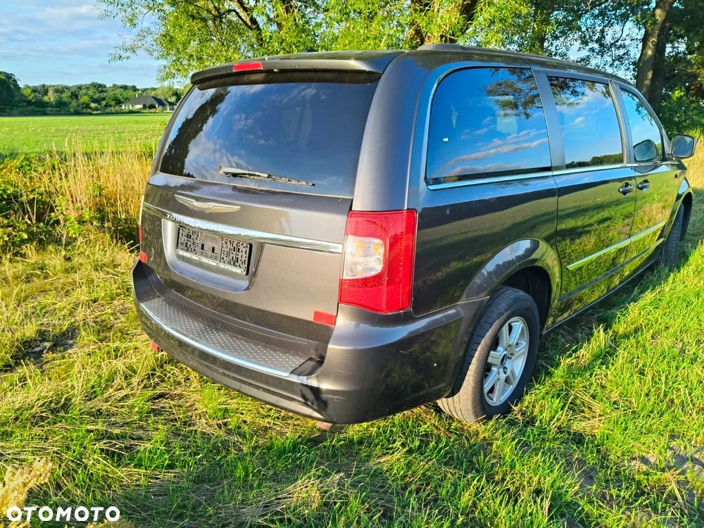 Chrysler Town & Country - 28