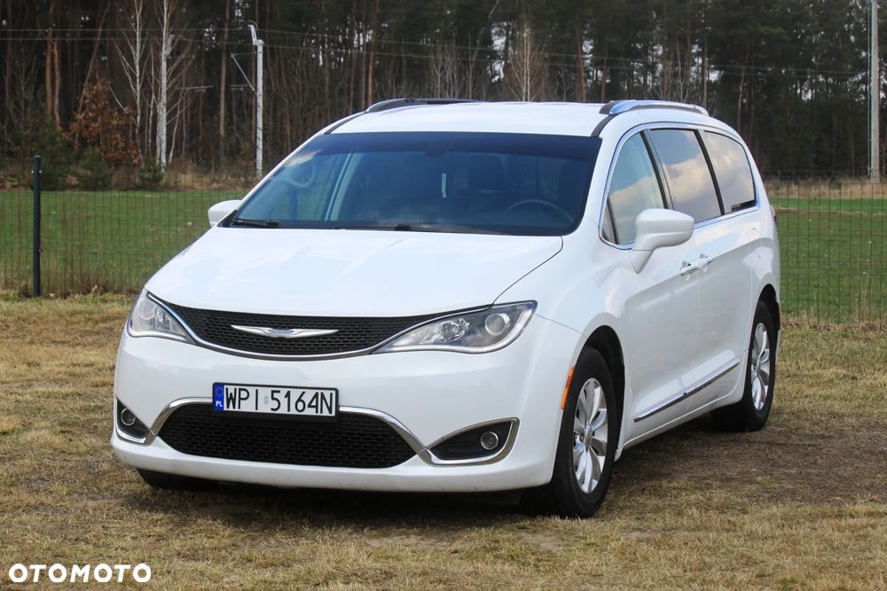 Chrysler Pacifica - 8