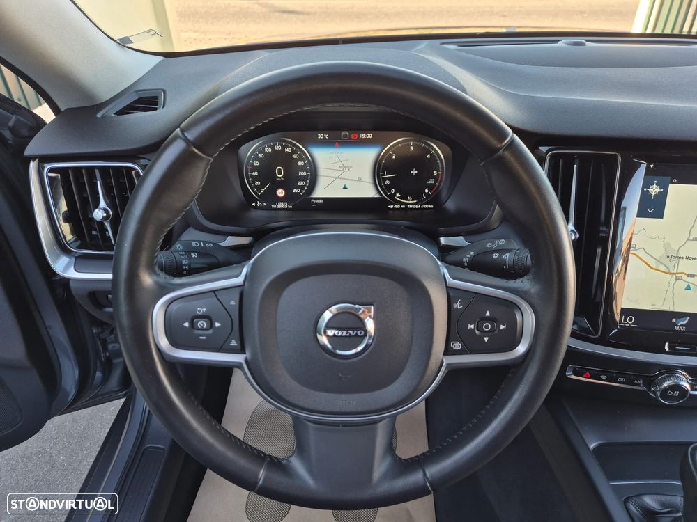 Volvo V60 2.0 D3 Momentum Plus - 24