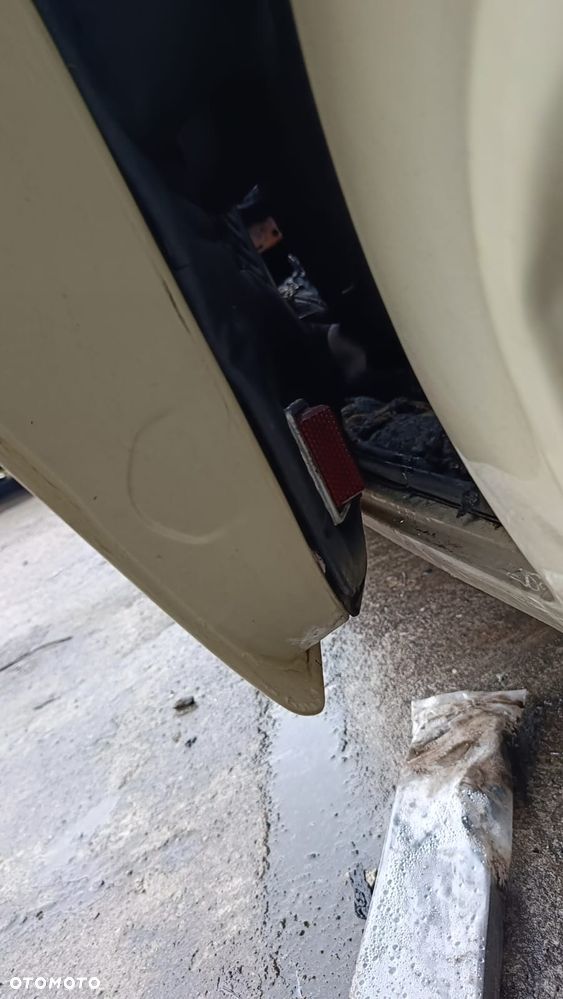 DRZWI LEWE TYŁ TYLNE TYLNIE FIAT 125P - 2