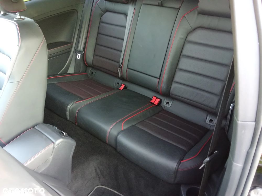 Volkswagen Golf - 8
