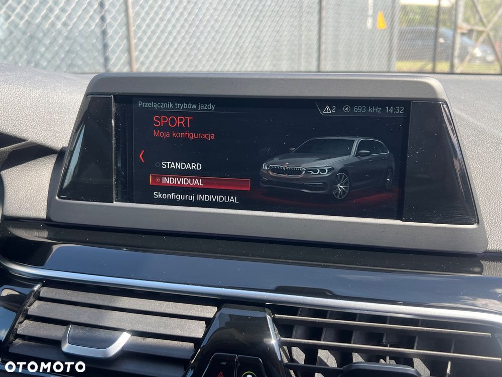 BMW Seria 5 520d Luxury Line sport - 14