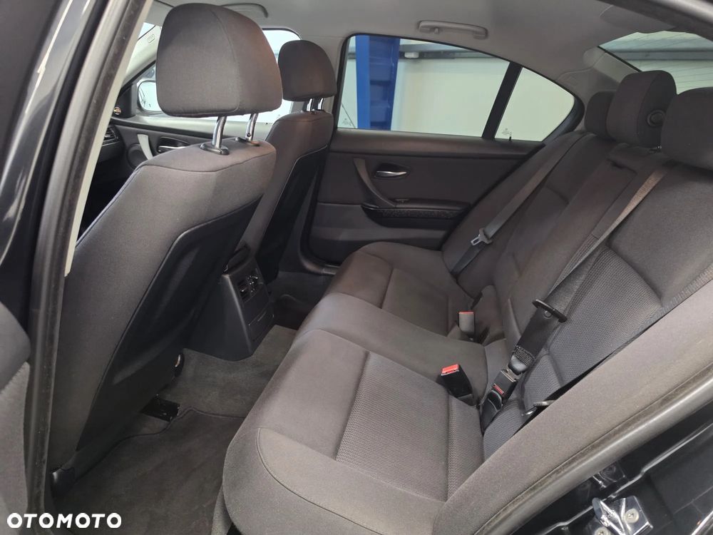 BMW Seria 3 318i - 22