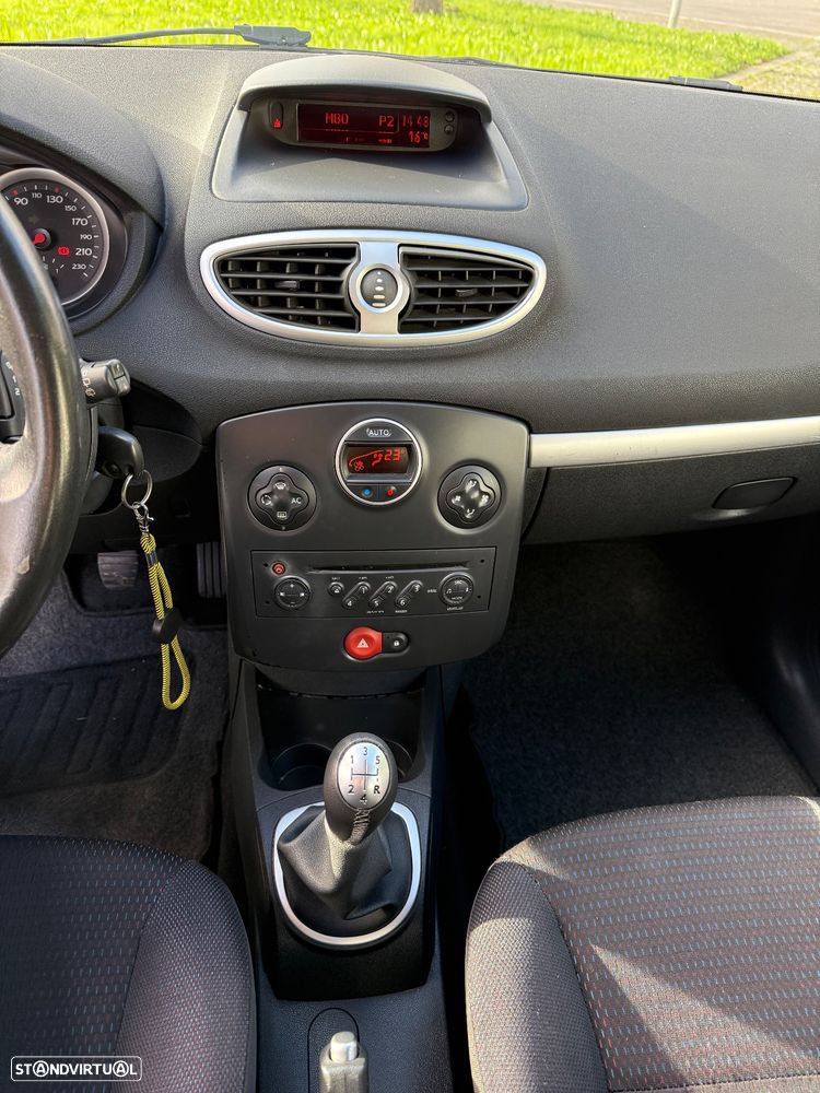 Renault Clio 1.2 16V Dynamique - 12