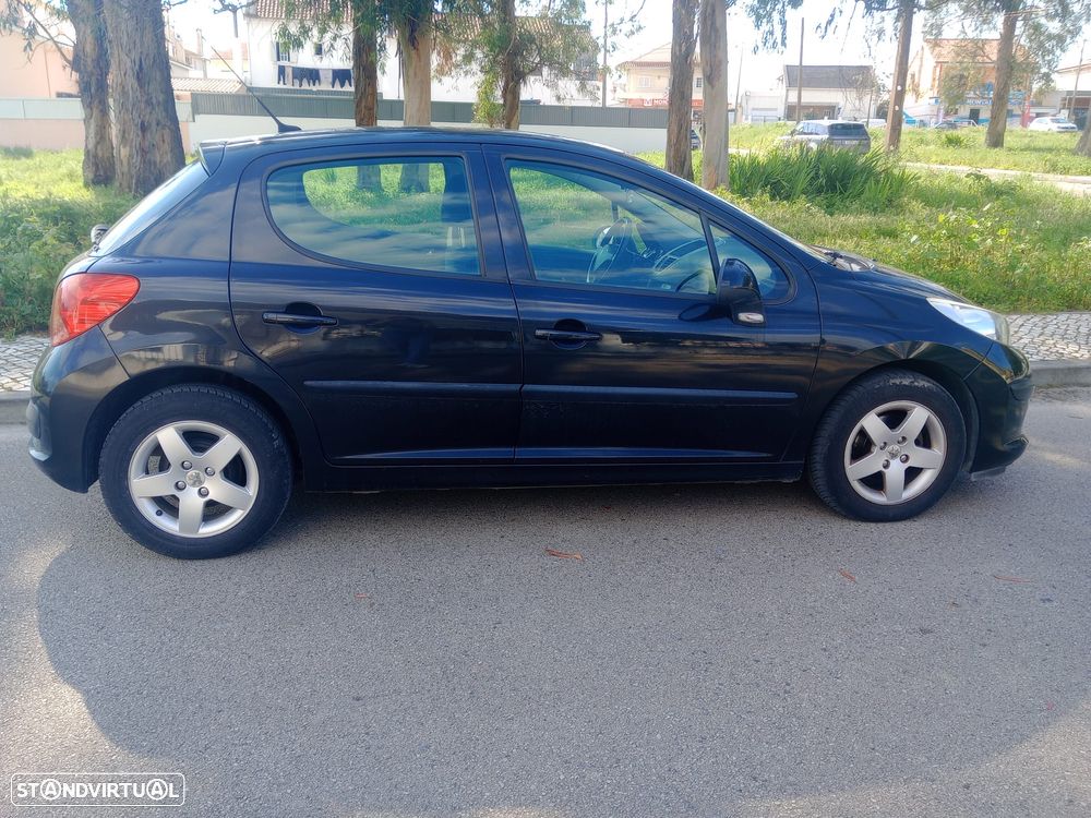 Peugeot 207 - 1