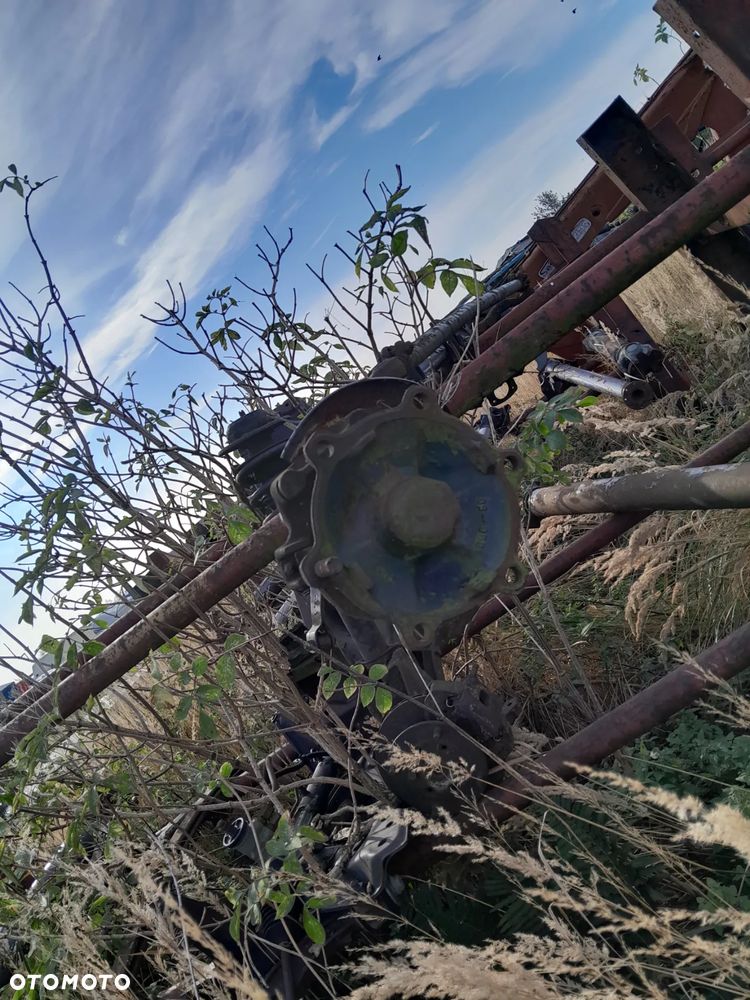 MAN 8 150    8-100 PRZEDNIA OS -BELKA ZAWIESZENIA-PIASTA - 1