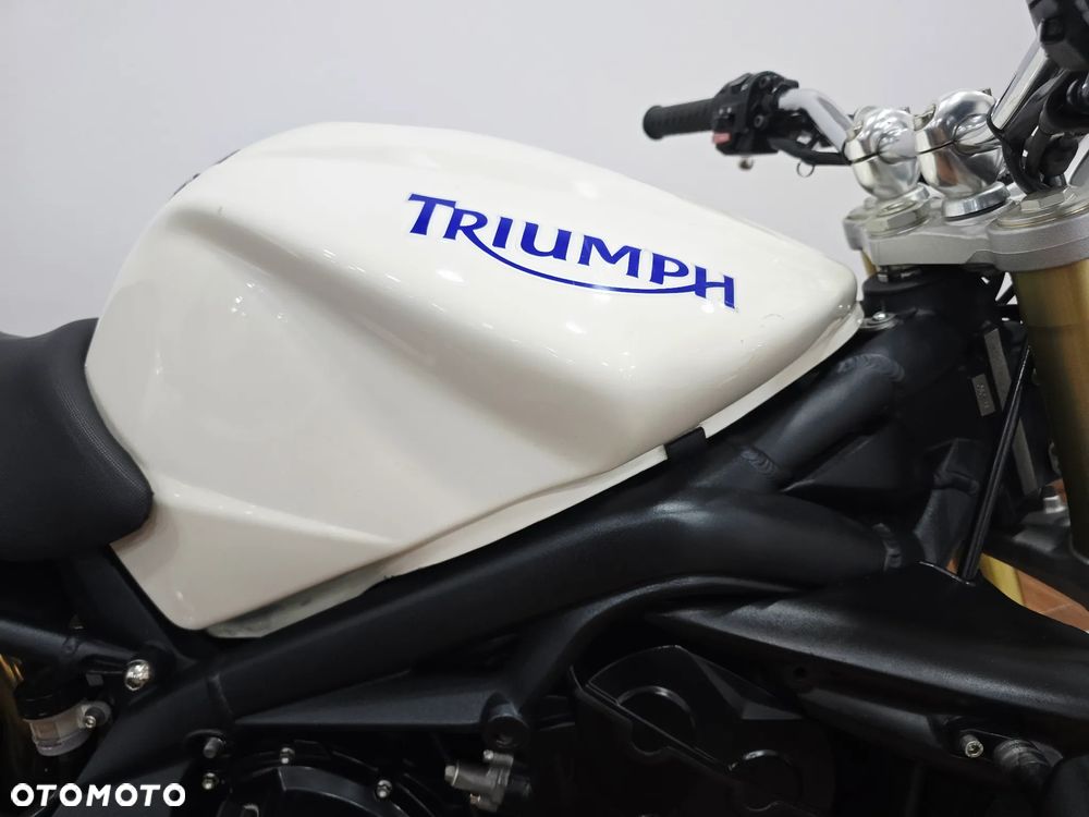 Triumph Street Triple - 11