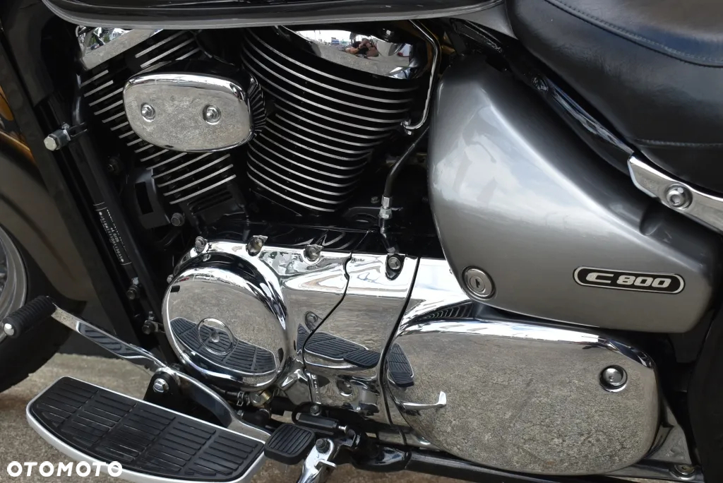 Suzuki Intruder - 18