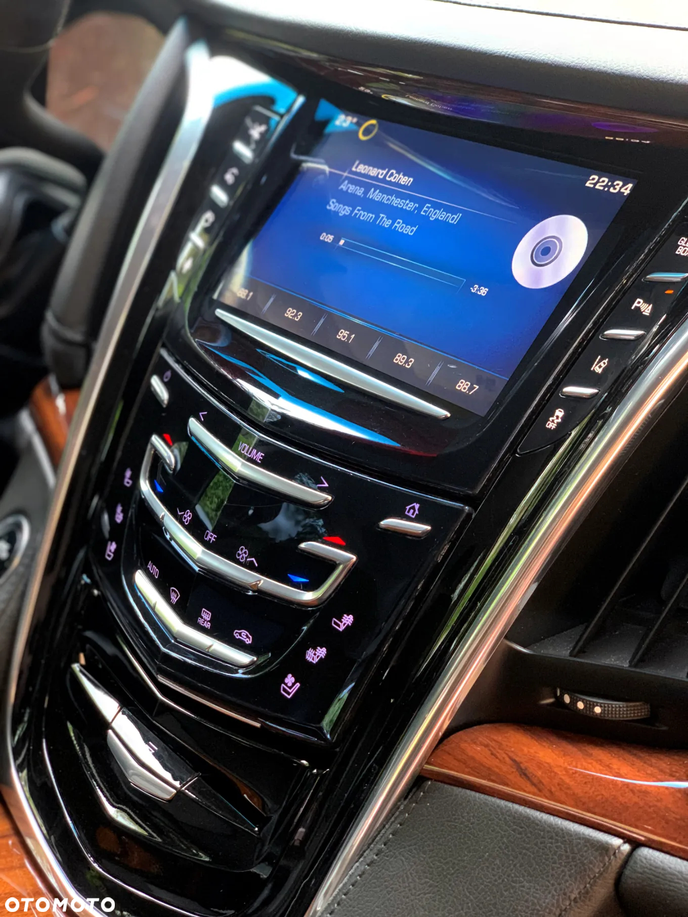 Cadillac Escalade ESV 6.2 V8 AWD AT Premium - 13