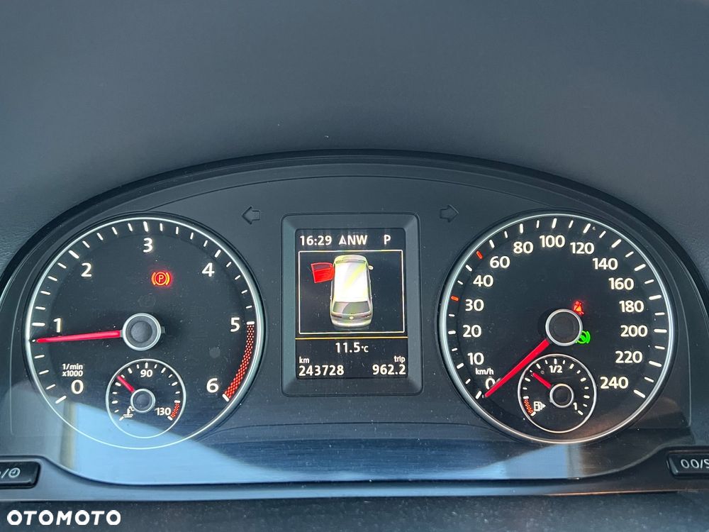 Volkswagen Touran 2.0 TDI DPF Highline DSG - 27