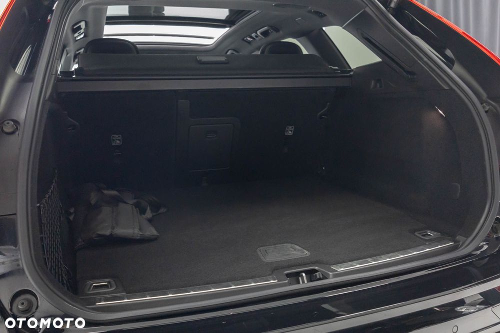 Volvo XC 60 T6 Plug-In Hybrid AWD Plus Black Edition - 40