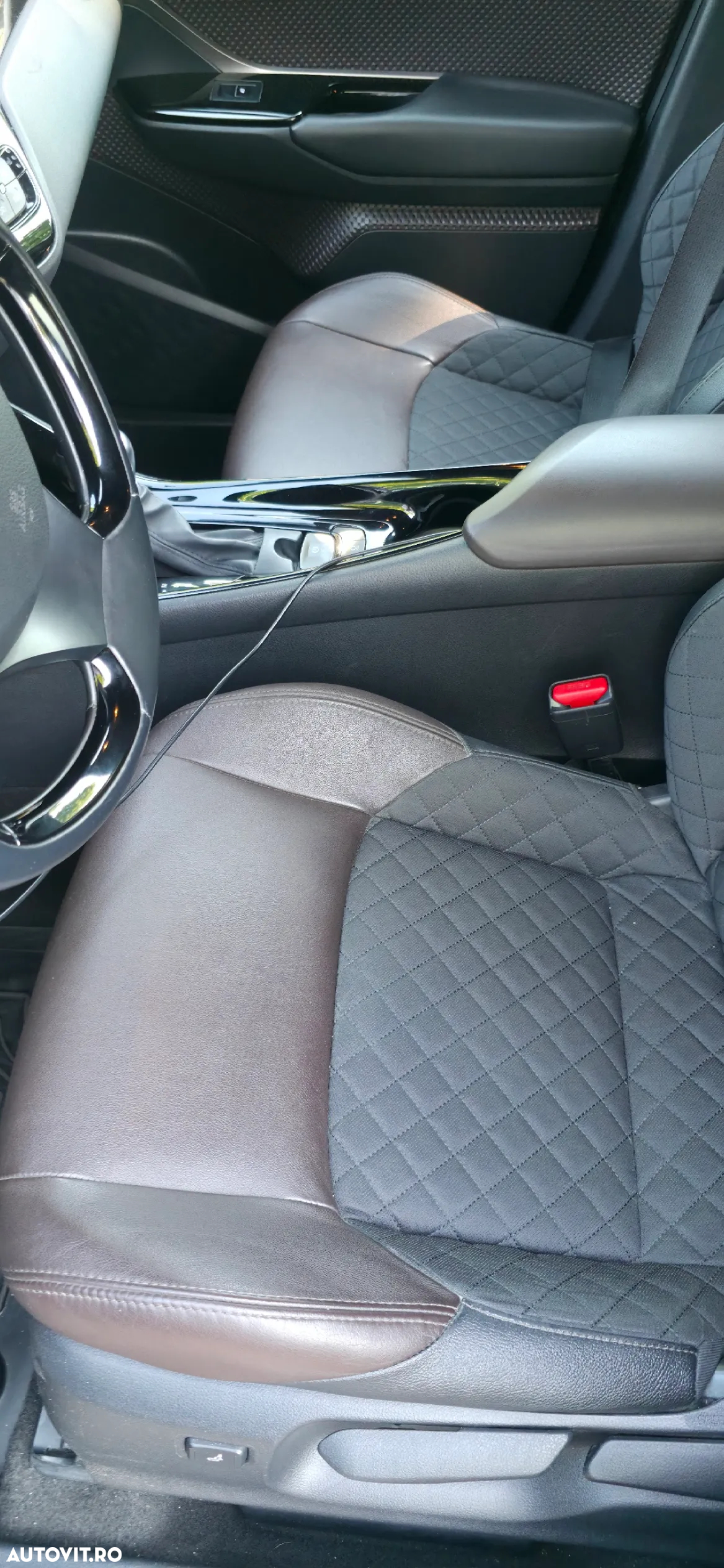 Toyota C-HR 1.8 HSD 122 CP 4x2 CVT C-lassy bi-tone - 33