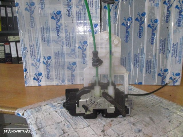 Fecho 814202L000 HYUNDAI I30 2010 TD 4 PINOS HYUNDAI I30 2010 1.6CRDI  16V 115CV 5P CINZA T DRT 4 PINOS - 3