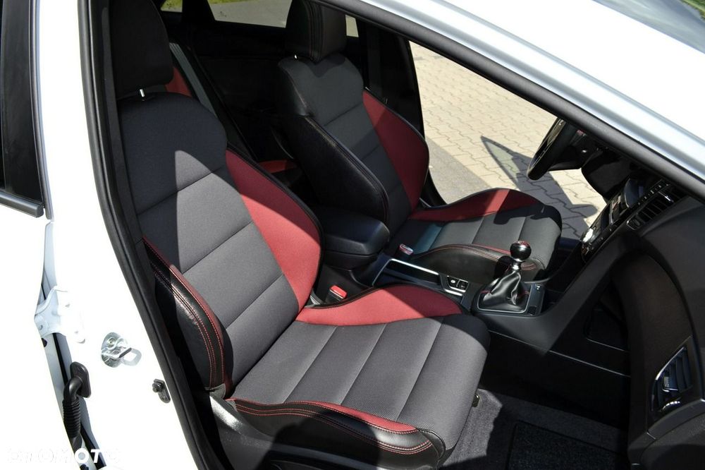Hyundai i30 1.6 GDI Turbo Luxury - 27