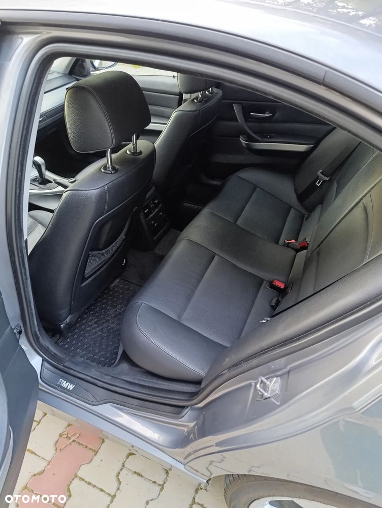 BMW Seria 3 318i - 12