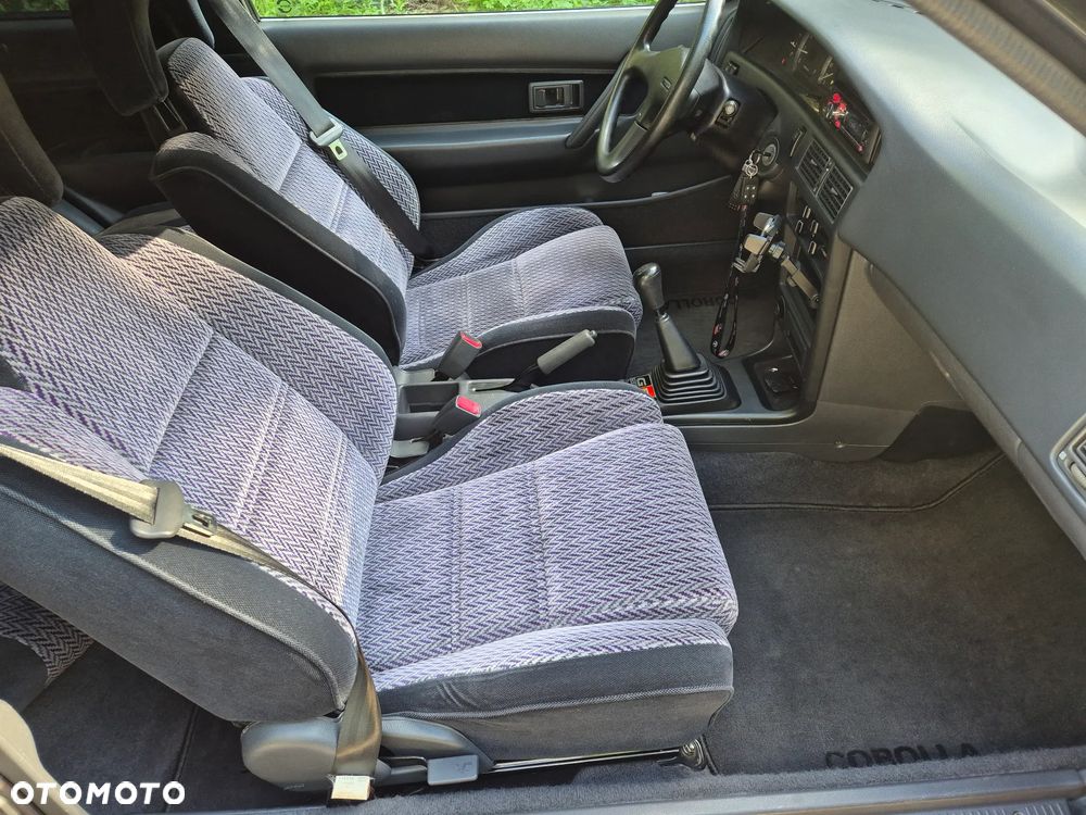 Toyota Corolla - 18