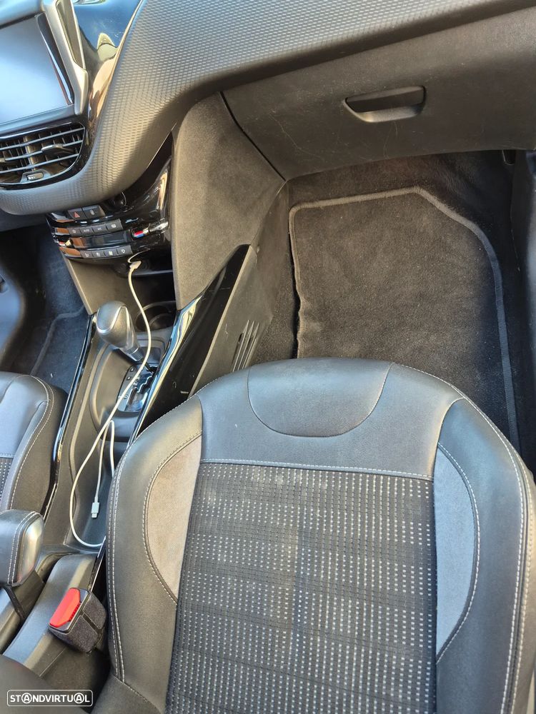 Peugeot 2008 1.2 PureTech Allure EAT6 - 9