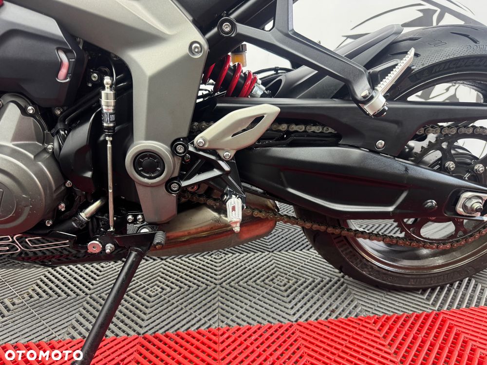 Triumph Daytona - 17