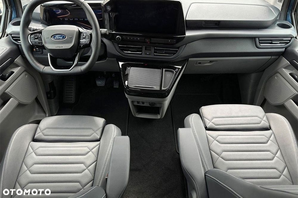 Ford Tourneo Custom - 12