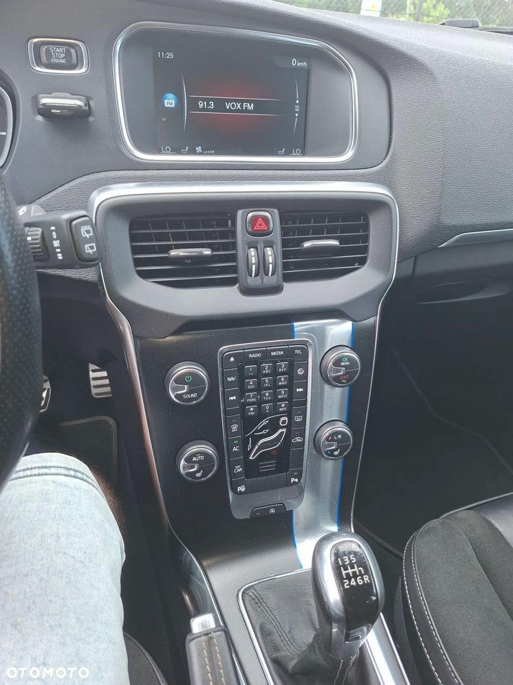 Volvo V40 D4 Drive-E R-Design Momentum - 17