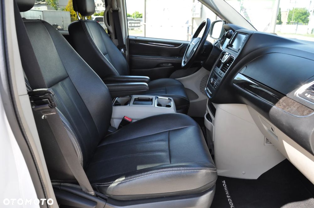 Chrysler Town & Country 3.6 Touring - 27