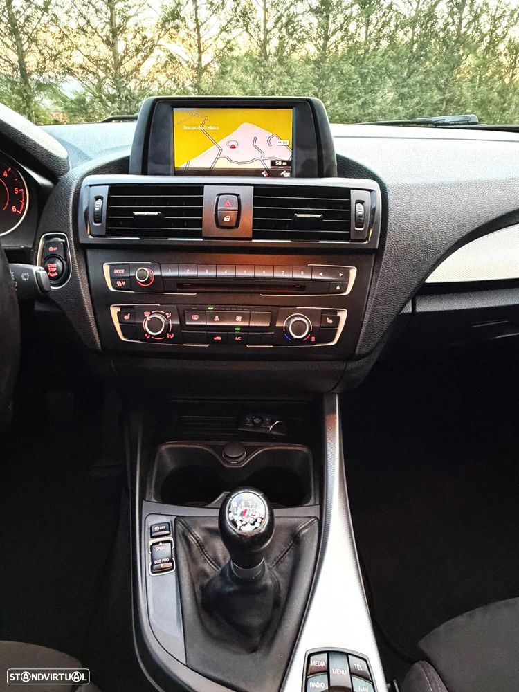 BMW 118 d Pack M - 19