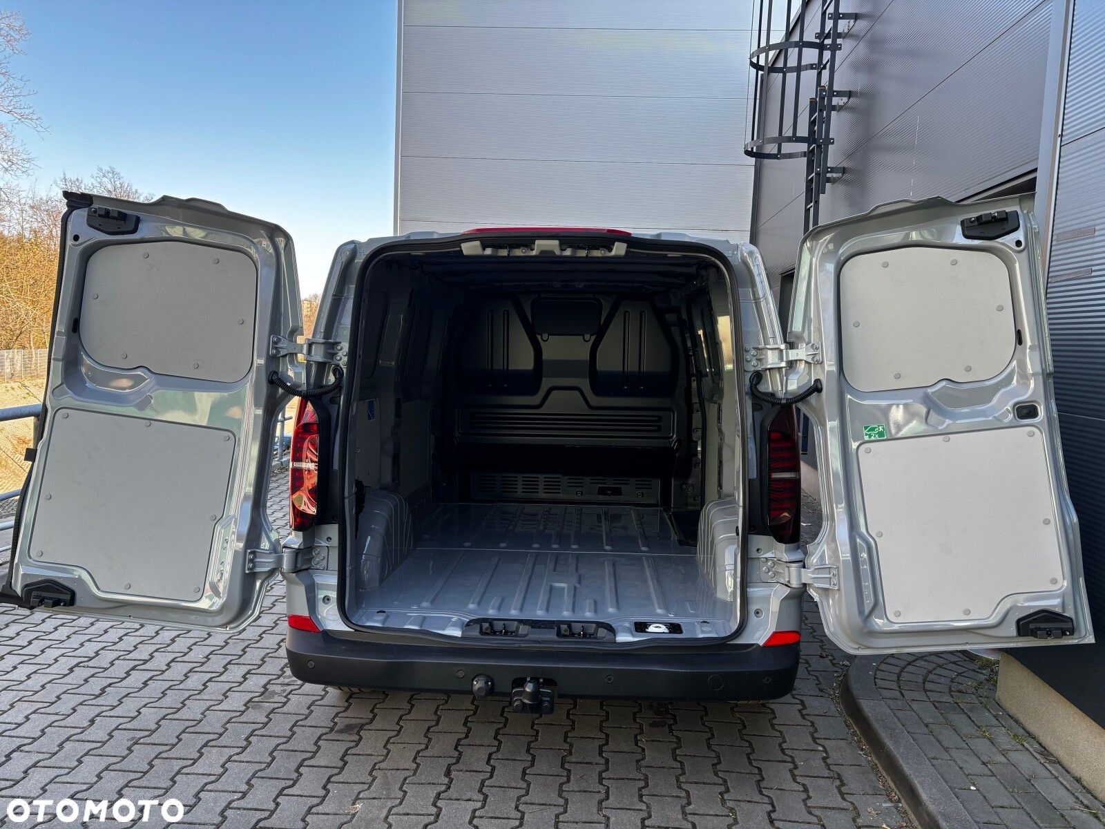 Volkswagen Transporter 2.0 TDI 150 KM 8-b automat. L1 - 32